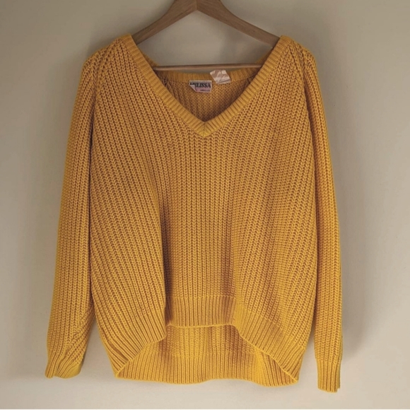 Mustard V-neck sweater - Picture 2 of 3